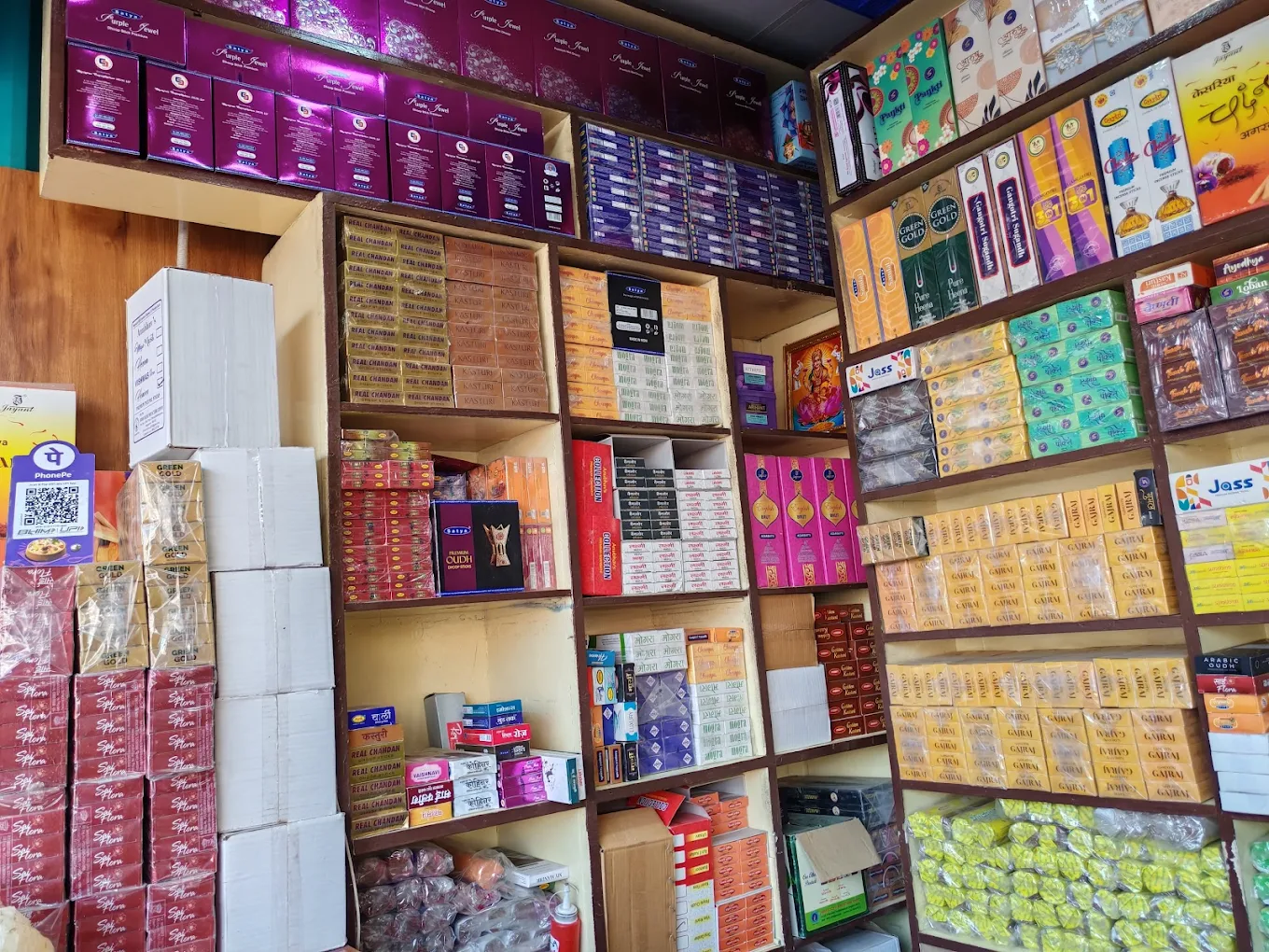 दुकानातील शेल्फ